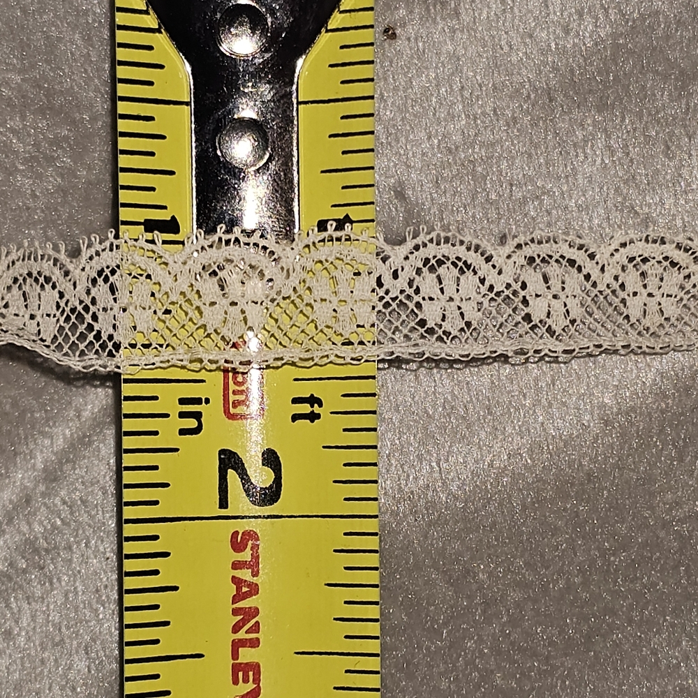 95+ Yards Vintage Lace & Trim - Picture 5 of 16